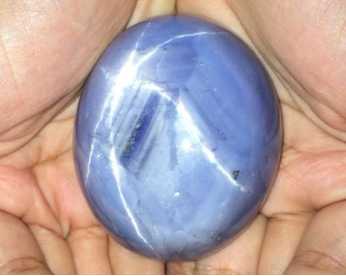 Maior safira azul estrela do mundo achada no Sri Lanka