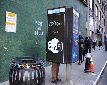 Telefone público é transformado em “cabine de masturbação” em Nova York