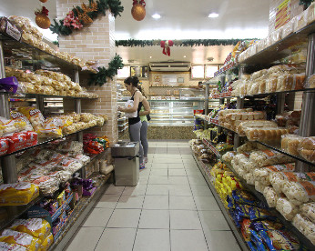 França se torna primeiro país a obrigar supermercado a doar comida não vendida