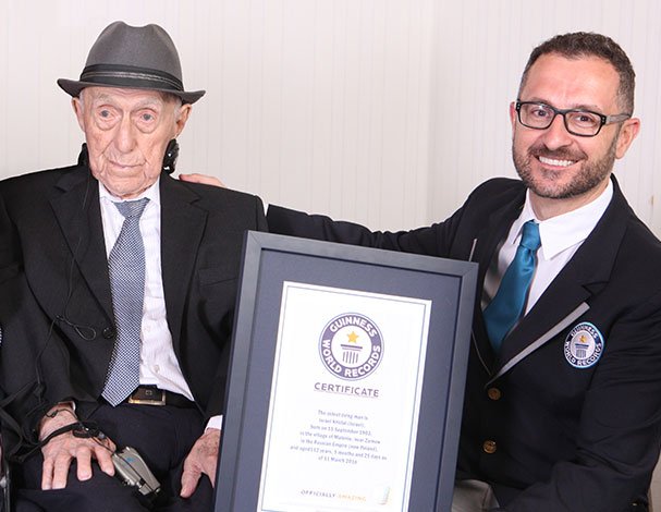 Guiness reconhece sobrevivente de Auschwitz como homem mais velho do mundo