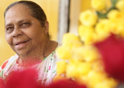 Florista, há 34 anos, oferece rosas e conselhos, no Centro do Recife