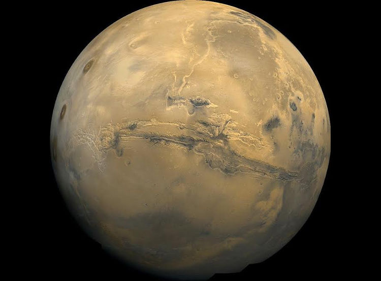 Marte passa próximo da Terra e fica visível a olho nu