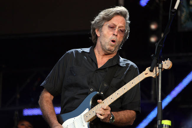 Doente, guitarrista Eric Clapton alega muita dificuldade para lidar com instrumento