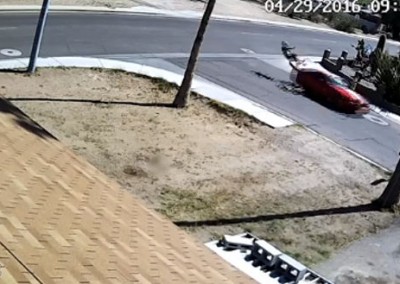 Homem é atropelado por namorada ao contar ser HIV+