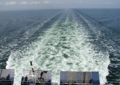 Balsa quebra e passageiros tocam tema de Titanic, em Santos