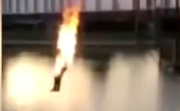 Por diversão, adolescentes se incendeiam e pulam de ponte