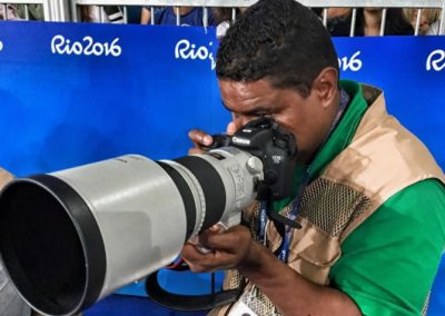 Fotógrafo cego faz sucesso registrando Paralimpíadas