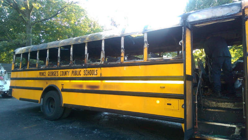 Motorista salva 20 crianças de ônibus escolar em chamas
