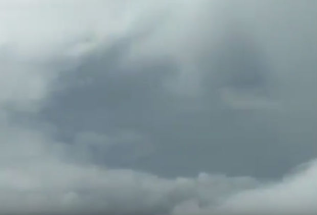 Olho do furacão Matthew é filmado de dentro do avião