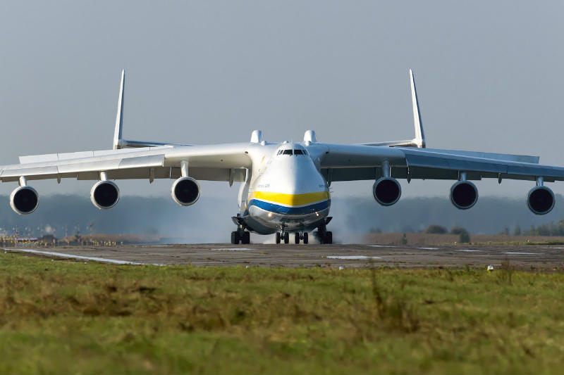Maior avião do mundo, Antonov pousa no Brasil