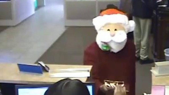 “Papai Noel” entrega presentes antes de assaltar banco