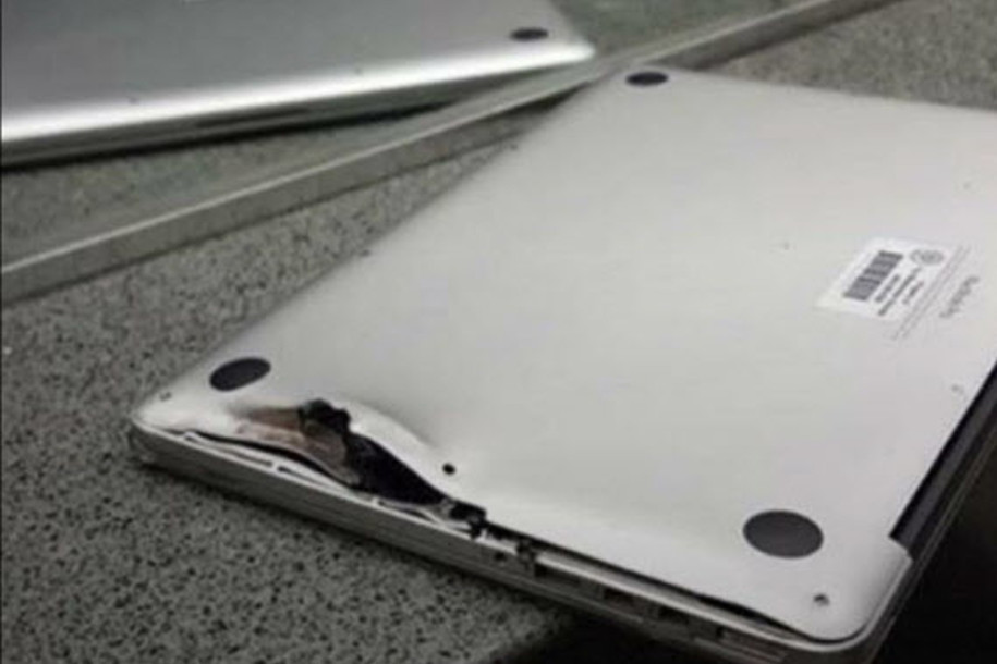 Notebook salva homem de tiro no atentado a aeroporto