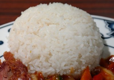 Método mais comum de cozinhar arroz é risco a saúde, diz estudo