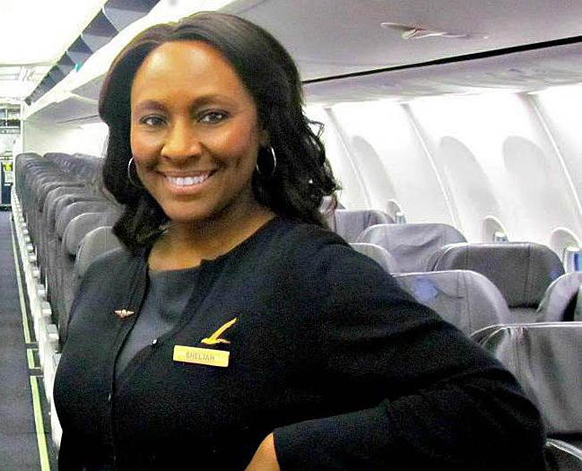 Comissária de bordo salva adolescente de tráfico humano em voo