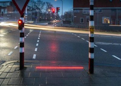Por vício em celular, Holanda muda semáforo de pedestres
