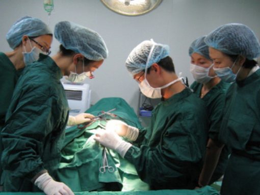 Homem processa médico após ter pênis diminuído em 7 cm