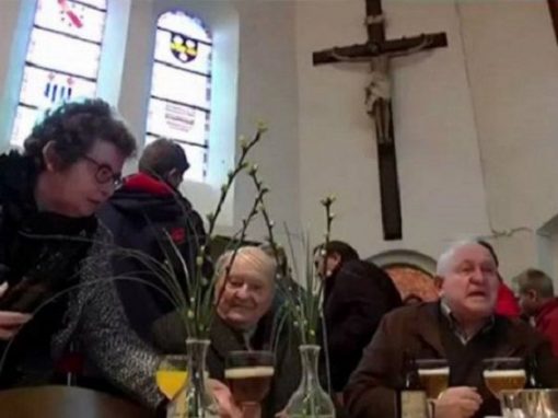 Após bar fechar, igreja passa a servir cerveja “pós-culto”