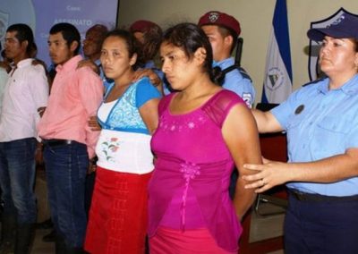 Mulher morre após ser queimada por membros de igreja evangélica na Nicarágua