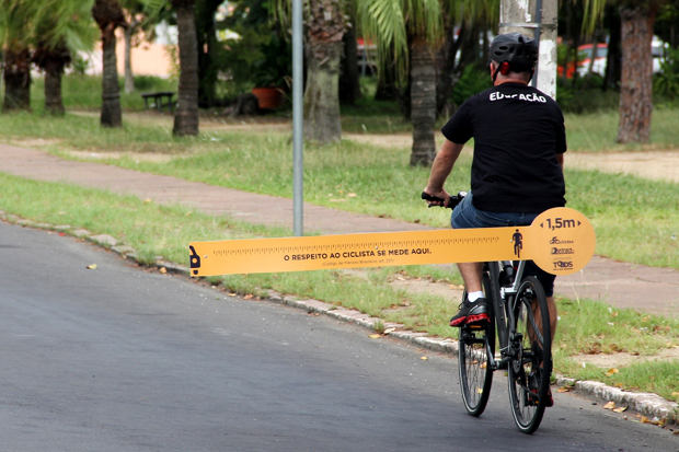 Campanha cria “respeitômetro” em bicicletas para educar motoristas