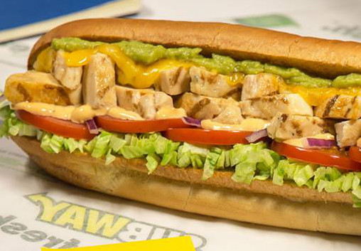 Cerca de 50% do recheio de sanduíche da Subway não é feito de frango, aponta DNA