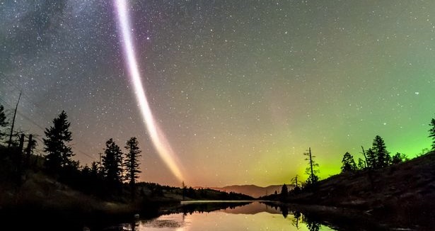 Manifestação da aurora boreal nunca antes observada é registrada por amadores no Canadá