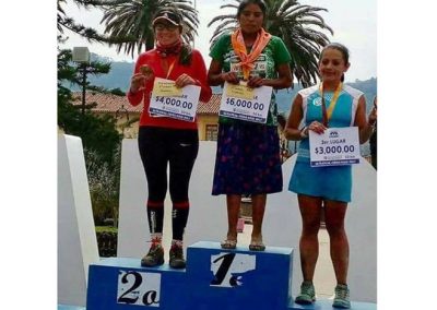 Mexicana ganha primeiro lugar em maratona de 50 km usando sandálias