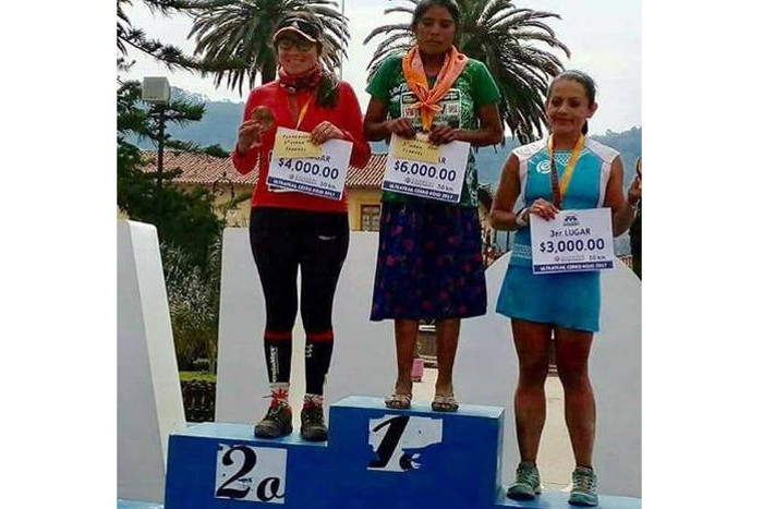 Mexicana ganha primeiro lugar em maratona de 50 km usando sandálias