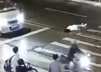 Mulher é atropelada duas vezes sem receber socorro e gera debate na China