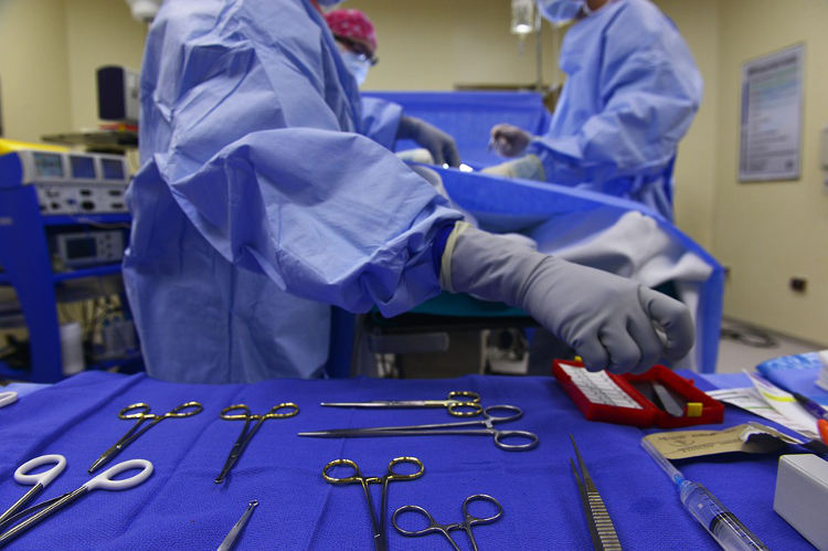 Médico é afastado por suspeita de ter amputado a perna errada de um paciente