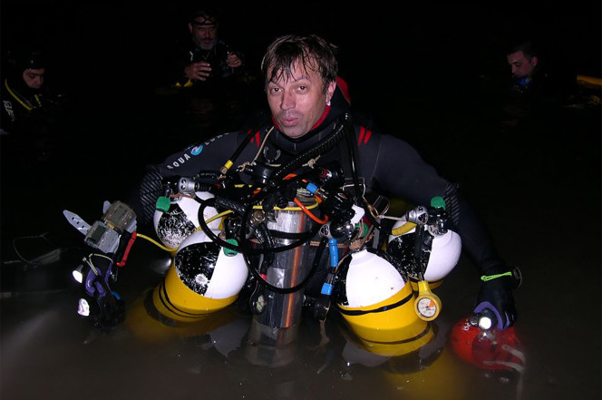 Mergulhador fica preso em caverna submersa por 60 horas