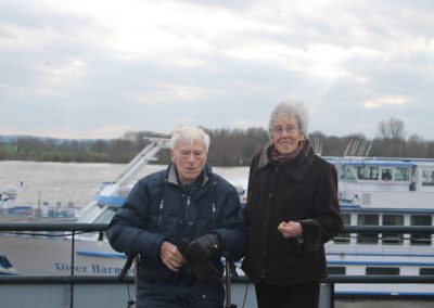 Idosos morrem de mãos dadas, após 65 anos de casados