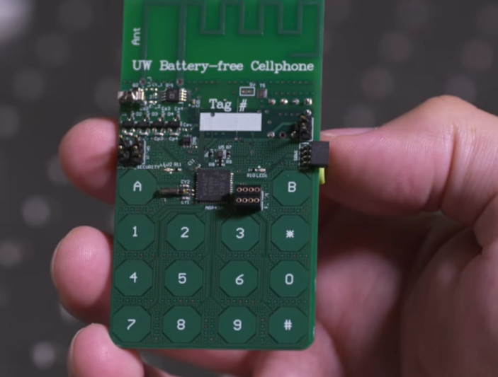 Pesquisadores criam celular que dispensa uso de bateria