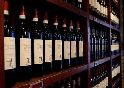 Ladrões usam catacumbas para roubar coleção de vinhos avaliada em R$ 1 milhão