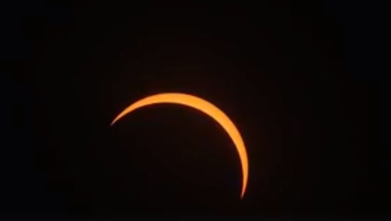 Ao vivo: eclipse total deixa EUA “no escuro”