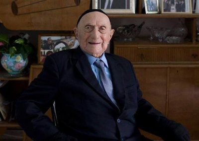 Homem mais velho do mundo morre aos 113 anos