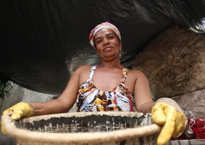 No coração de Brasília Teimosa, vive uma Rainha da Sucata