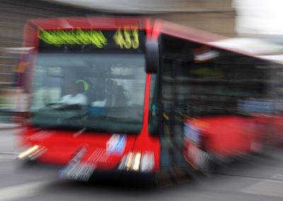 Ladrões trocam tiros para decidir quem roubaria ônibus