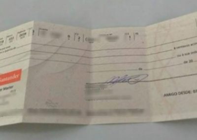 Rapaz acha cheque em branco e mobiliza internautas para achar dono