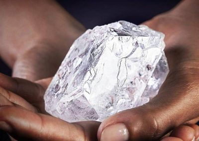 Maior diamante bruto do mundo é vendido após “pechincha” milionária