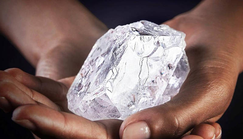 Maior diamante bruto do mundo é vendido após “pechincha” milionária