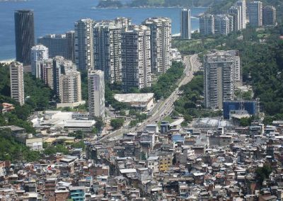 Seis brasileiros detêm mesma riqueza que metade da população junta