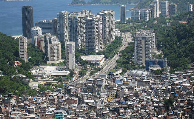 Seis brasileiros detêm mesma riqueza que metade da população junta