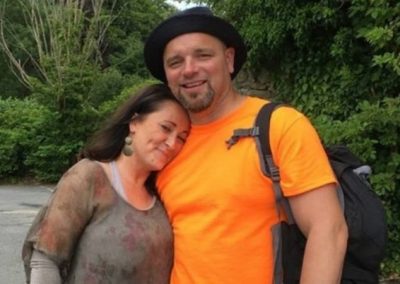 Com câncer terminal, mulher troca casamento por um amor da infância