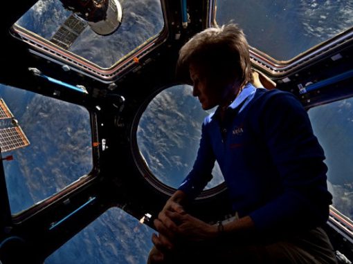 Astronauta quebra recorde de mais tempo no espaço