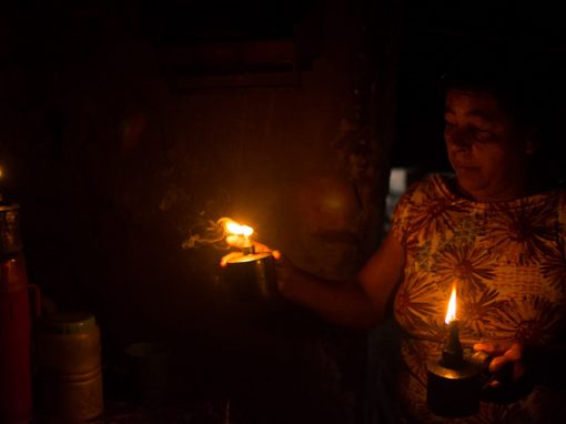 Família pernambucana vive sem energia elétrica há mais de 50 anos