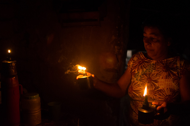 Família pernambucana vive sem energia elétrica há mais de 50 anos