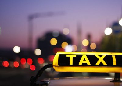 Taxista devolve equivalente a R$49 mil a idoso vítima de golpe