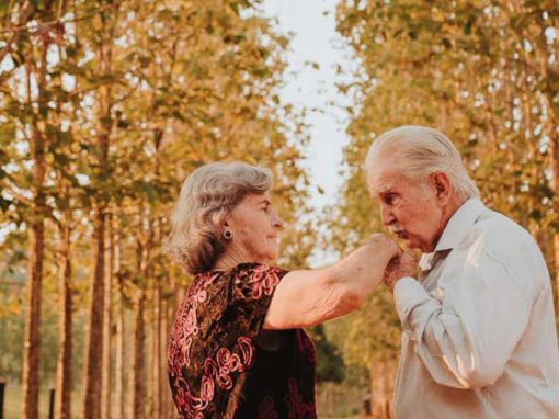 Ensaio de idosos casados há 60 anos emociona a web