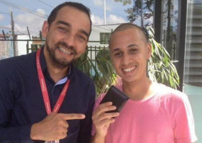 Homem encontra carteira com R$ 1 mil e usa Facebook para achar dono