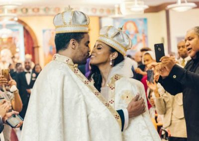 Casal se apaixona em balada, casa e agora herdará trono da Etiópia